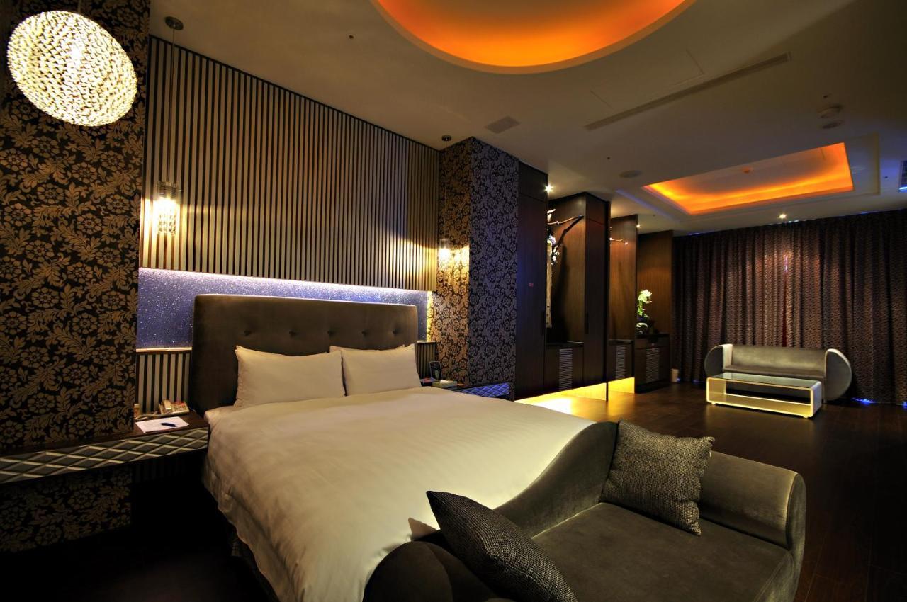 Dubai Motel Yilan Экстерьер фото
