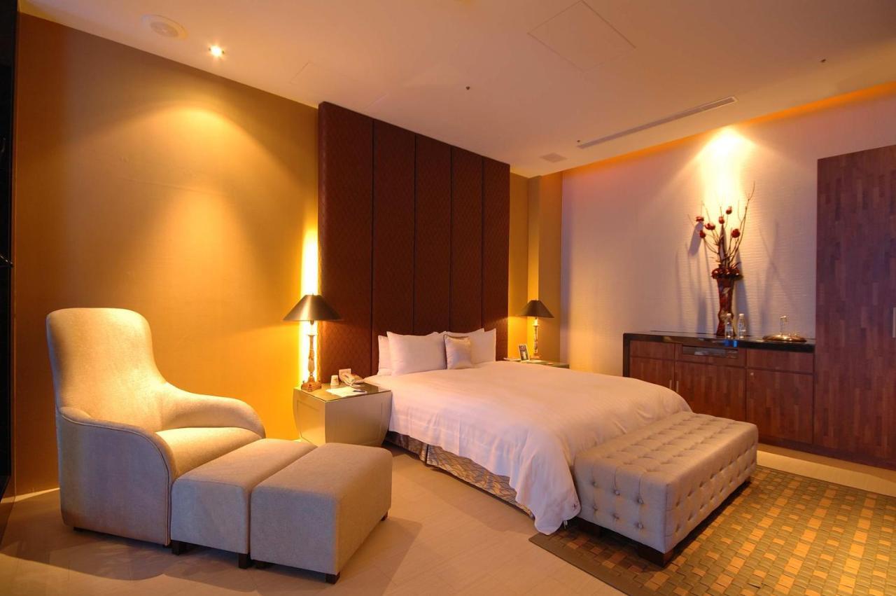 Dubai Motel Yilan Экстерьер фото