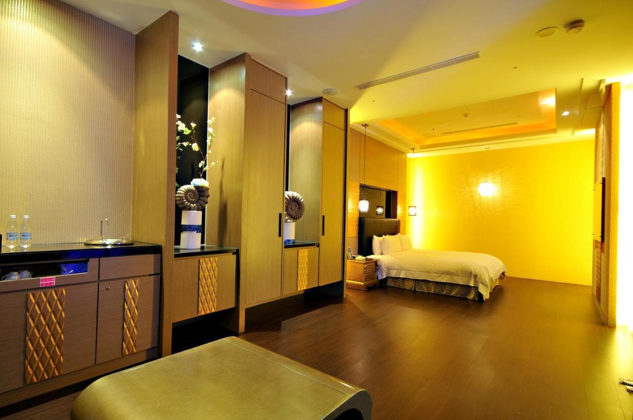 Dubai Motel Yilan Экстерьер фото