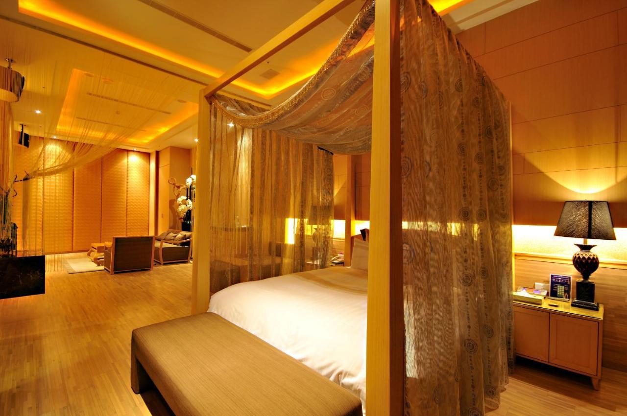 Dubai Motel Yilan Экстерьер фото
