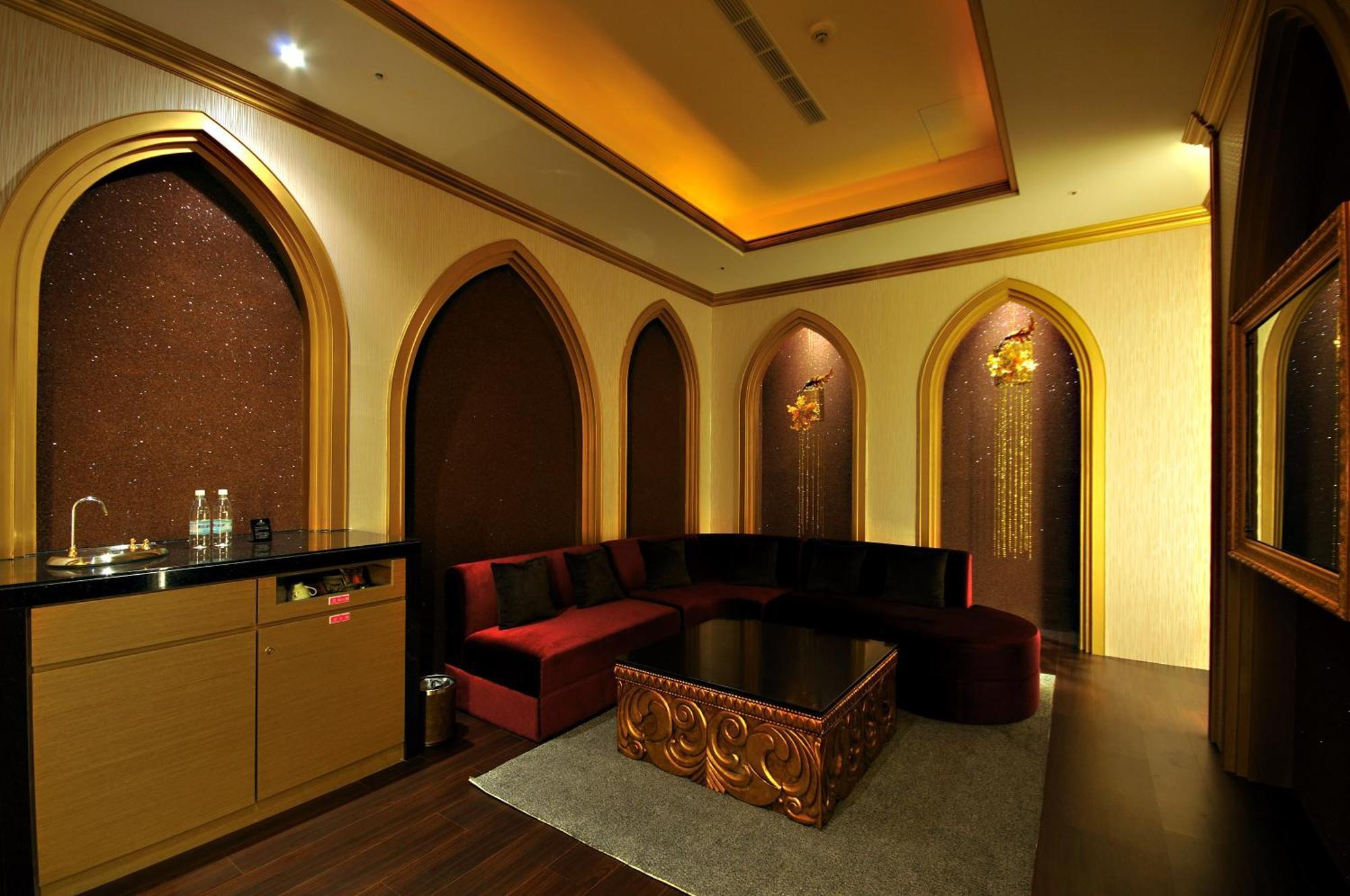 Dubai Motel Yilan Экстерьер фото