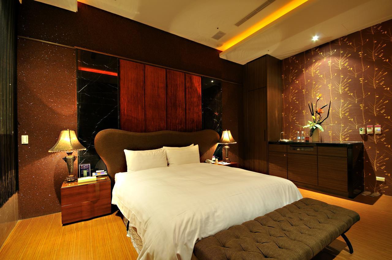 Dubai Motel Yilan Экстерьер фото