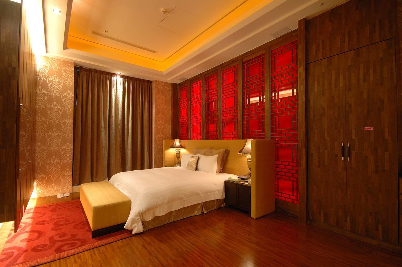 Dubai Motel Yilan Экстерьер фото
