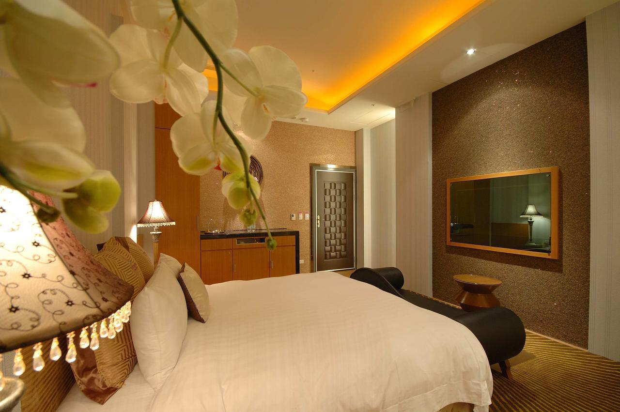 Dubai Motel Yilan Экстерьер фото