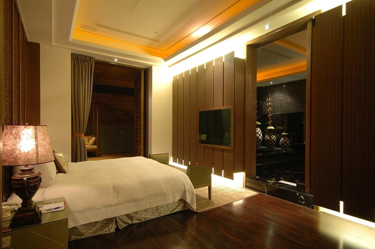 Dubai Motel Yilan Экстерьер фото