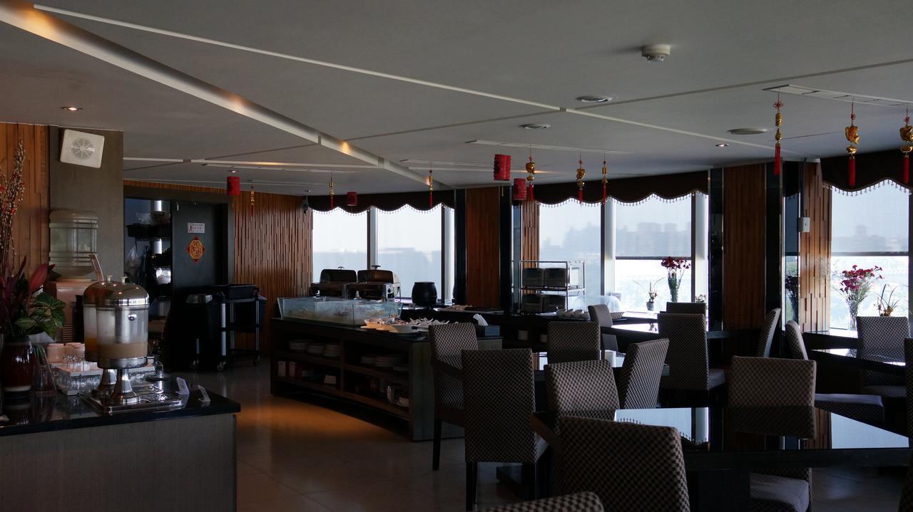 Dubai Motel Yilan Экстерьер фото