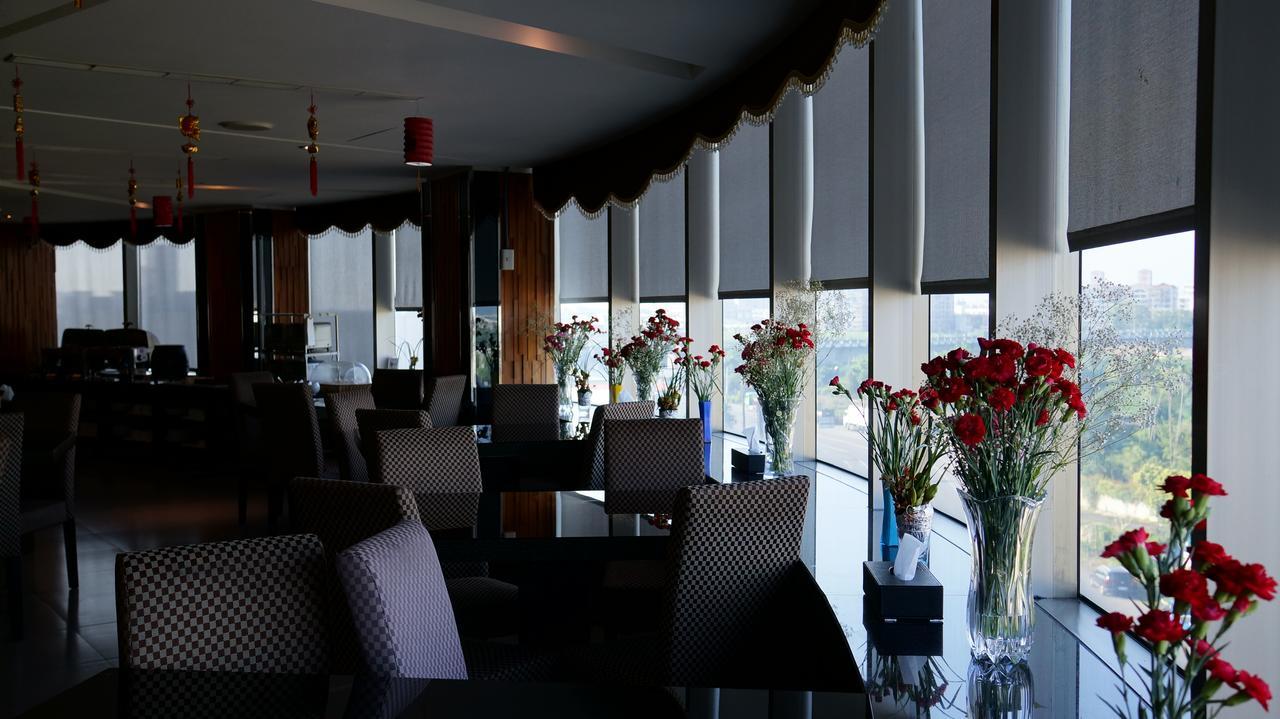 Dubai Motel Yilan Экстерьер фото